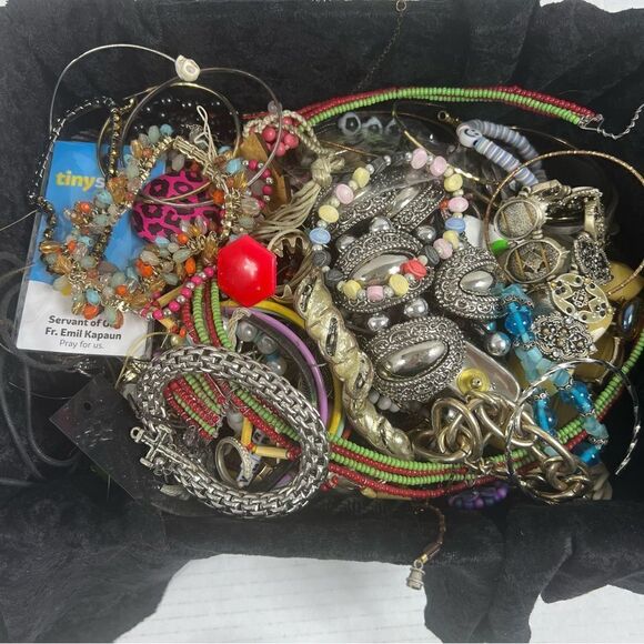 5 pounds of craft jewelry bundle vintage to current for repurpose - Picture 2 of 14